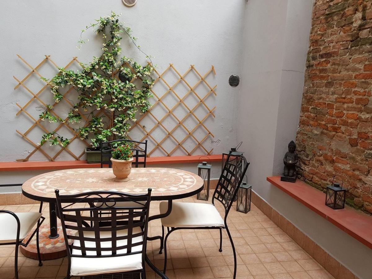 Nell'Antico Ghetto Ebraico Apartment Ferrara Luaran gambar