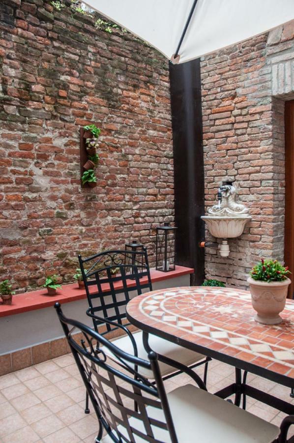Nell'Antico Ghetto Ebraico Apartment Ferrara Luaran gambar